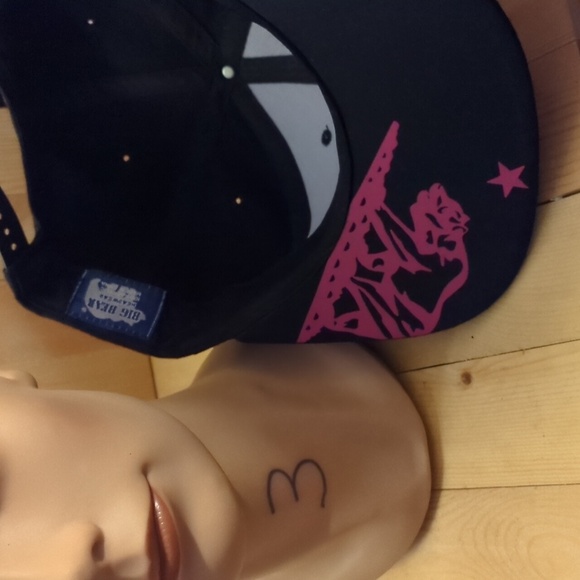 California Republic Black and Pink Snapback Hat - Picture 4 of 4